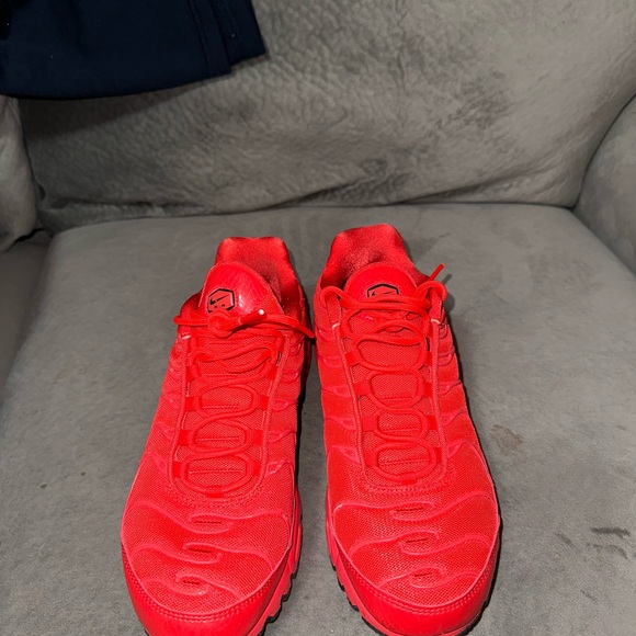 Nike Air Max Plus, University Red - Picture 2 of 3